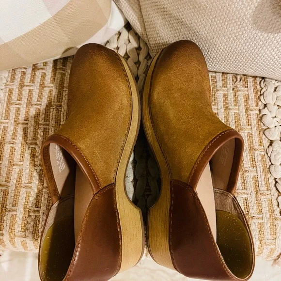 Women’s NWOB Dansko Brenna Slip-On Tan Burnished Suede Clogs Size EU 37 US 6.5-7 - Picture 7 of 13